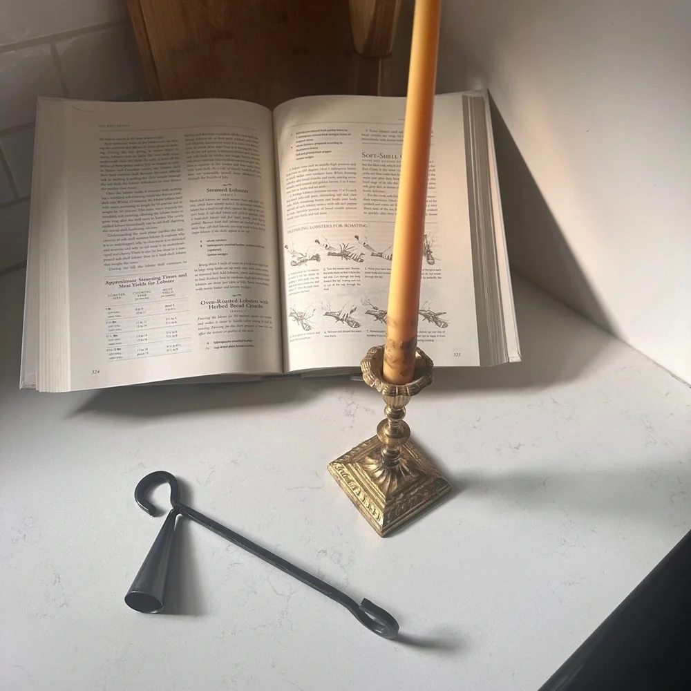 Metal candle snuffer